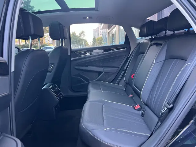 Volkswagen Passat — Фото автомобиля 11