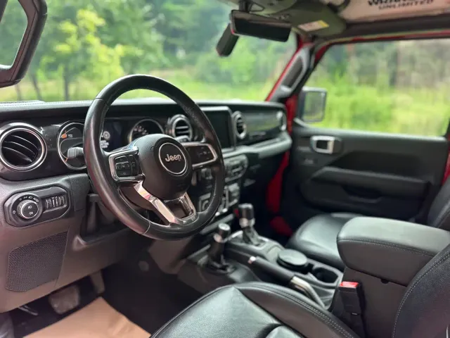 Jeep Wrangler — Фото автомобиля 10