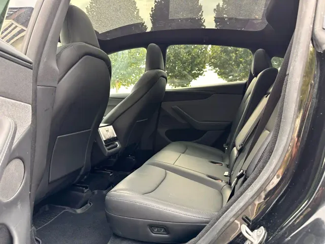 Tesla Model Y — Фото автомобиля 8
