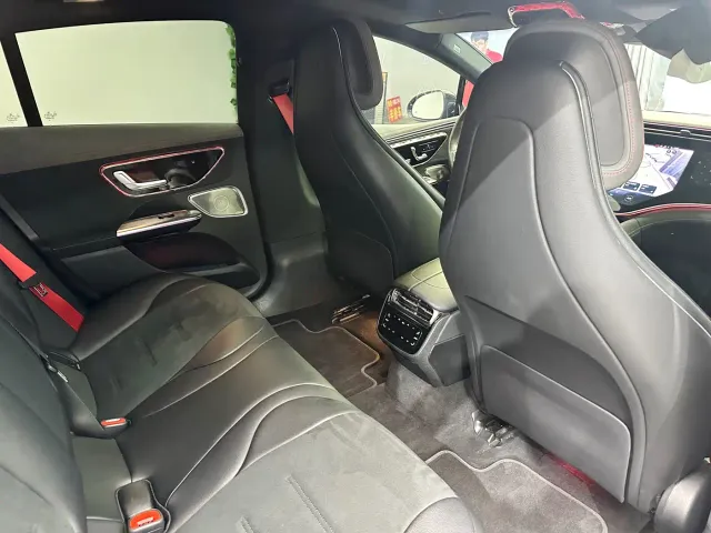 Mercedes-Benz EQE AMG — Фото автомобиля 17