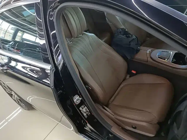 Mercedes-Benz E-Class — Фото автомобиля 24