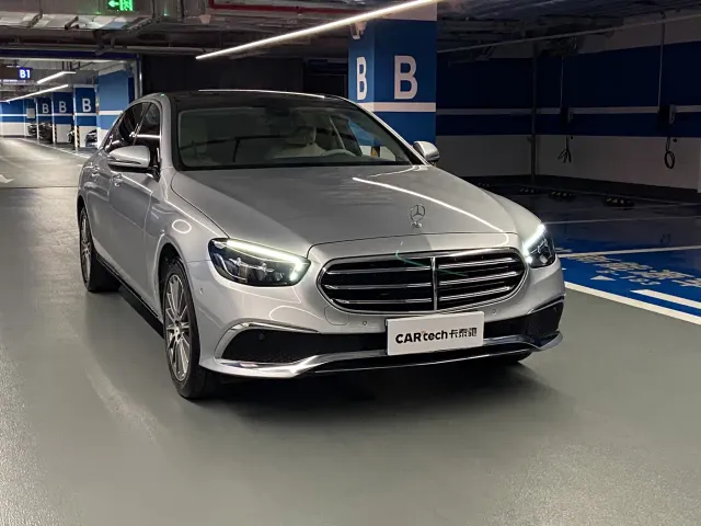 Mercedes-Benz E-Class — Фото автомобиля 3