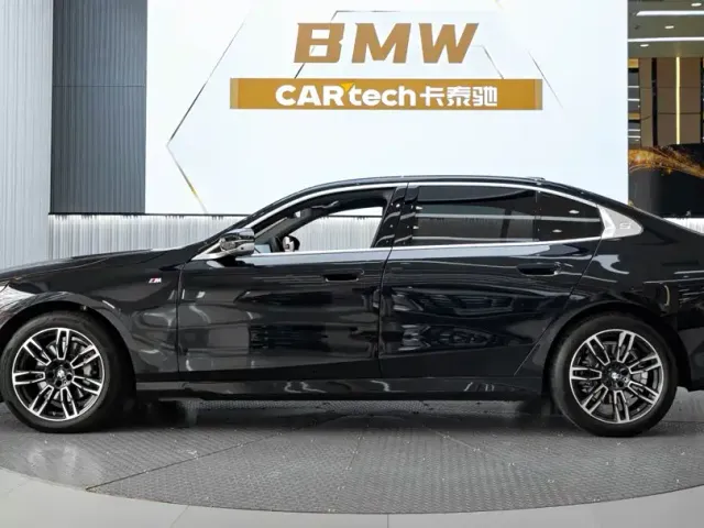 BMW 5 Series — Фото автомобиля 3