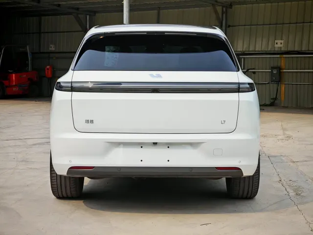 Li Auto L7 — Фото автомобиля 7