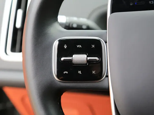 Li Auto L8 — Фото автомобиля 14
