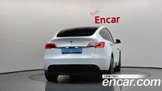 Tesla Model Y — Фото автомобиля 4