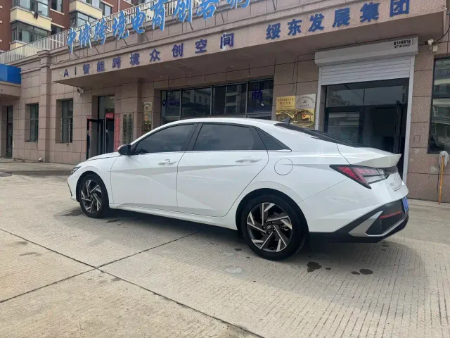 Hyundai Elantra — Фото автомобиля 3