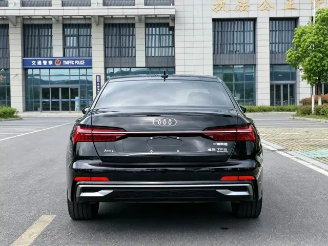 Audi A6L — Фото автомобиля 9