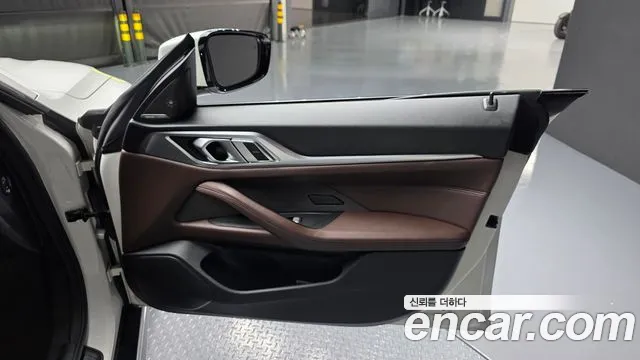 BMW i4 — Фото автомобиля 14