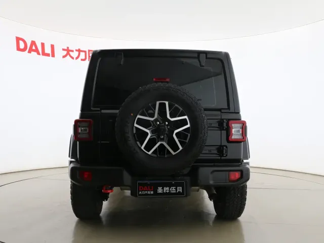 Jeep Wrangler — Фото автомобиля 13