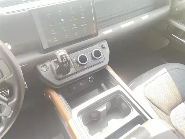 Land Rover Defender — Фото автомобиля 20