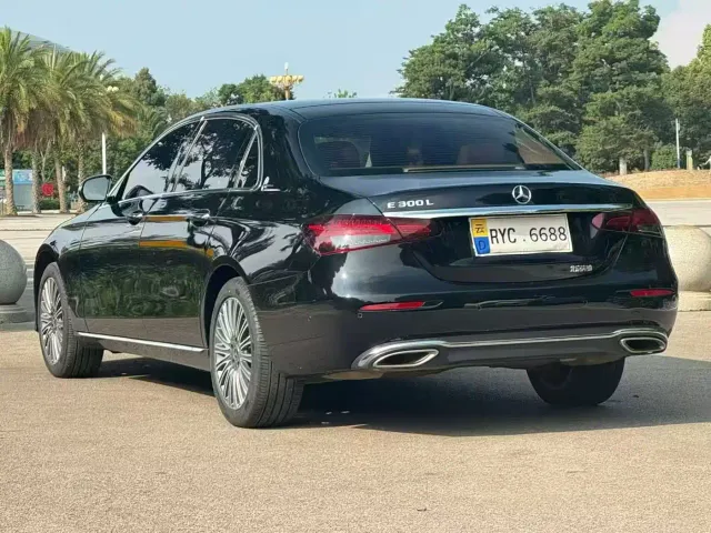 Mercedes-Benz E-Class — Фото автомобиля 7