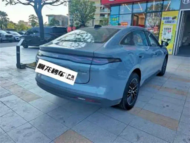 BYD Qin MAX — Фото автомобиля 7
