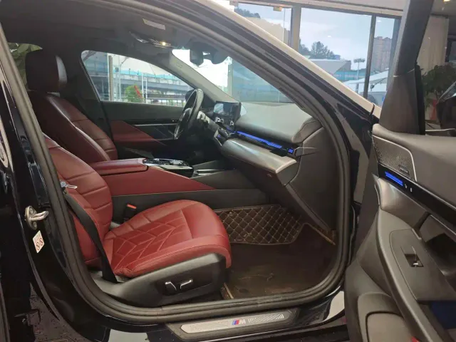 BMW 5 Series — Фото автомобиля 10