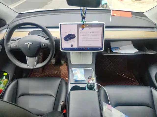 Tesla Model Y — Фото автомобиля 12