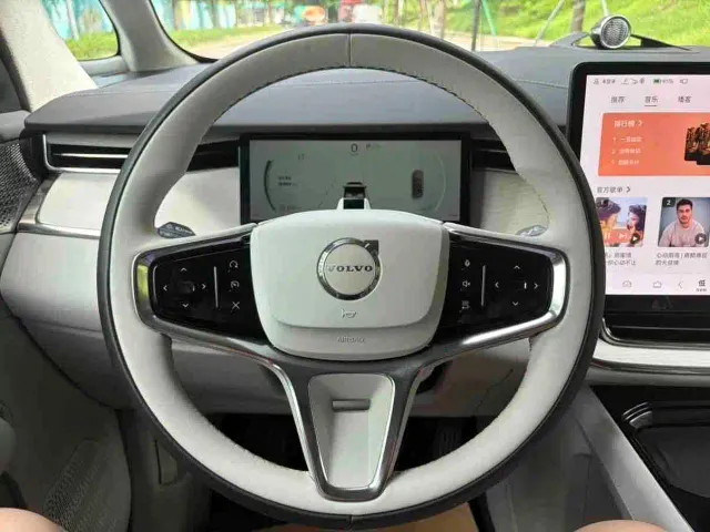 Volvo EM90 — Фото автомобиля 14