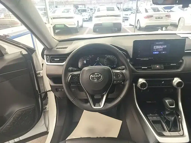Toyota RAV4 — Фото автомобиля 10