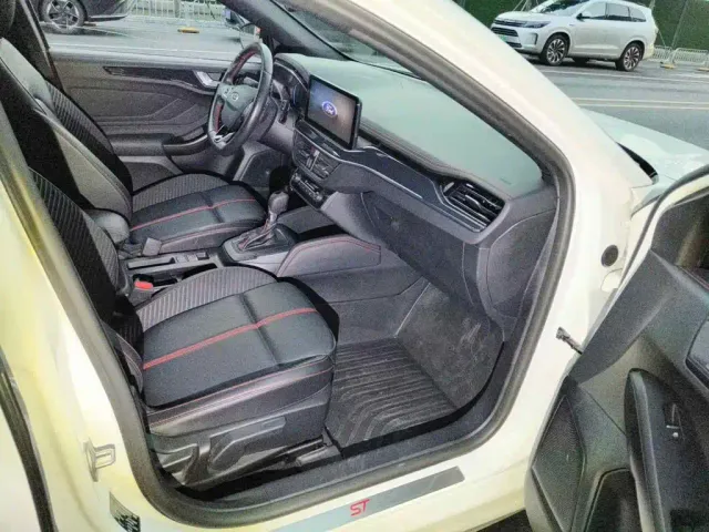 Ford Focus — Фото автомобиля 13