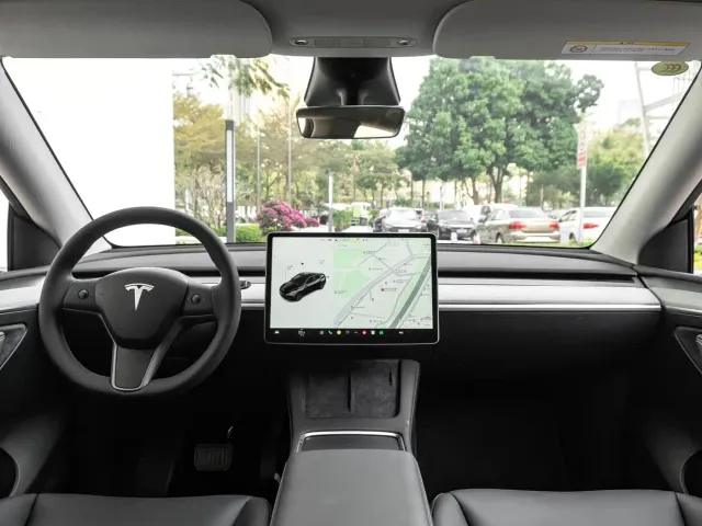 Tesla Model Y — Фото автомобиля 11