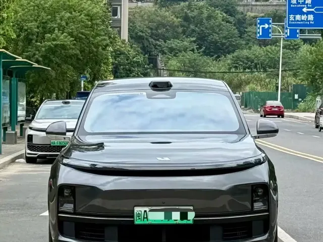 Li Auto L9 — Фото автомобиля 2
