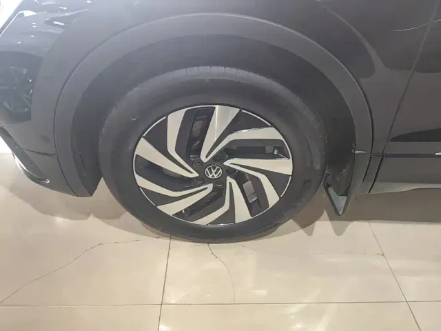 Volkswagen Tiguan L — Фото автомобиля 22