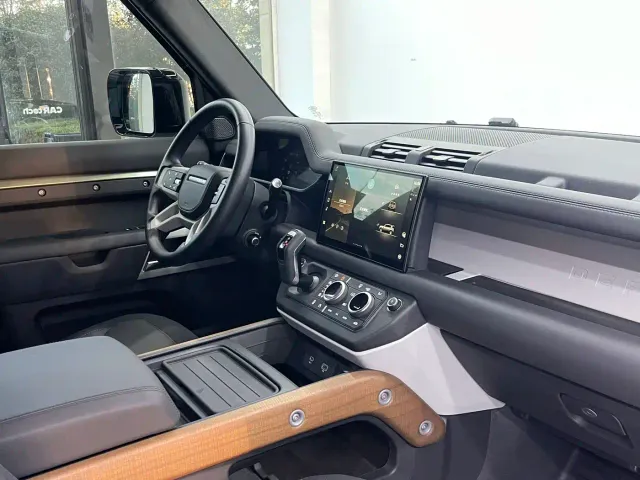 Land Rover Defender — Фото автомобиля 11