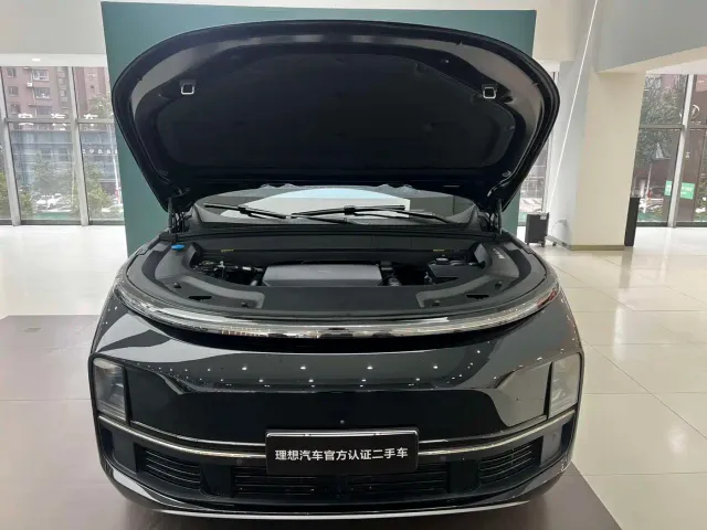 Li Auto L8 — Фото автомобиля 5