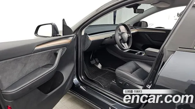 Tesla Model Y — Фото автомобиля 10