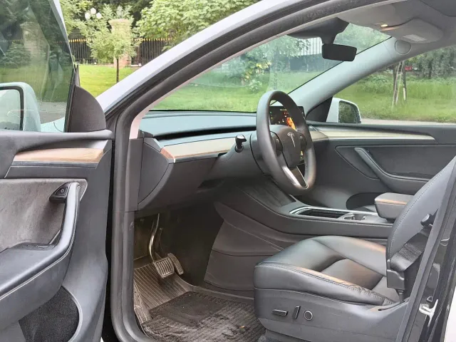 Tesla Model Y — Фото автомобиля 7