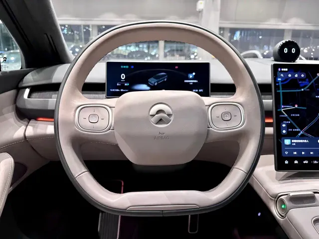 Nio ES8 — Фото автомобиля 17