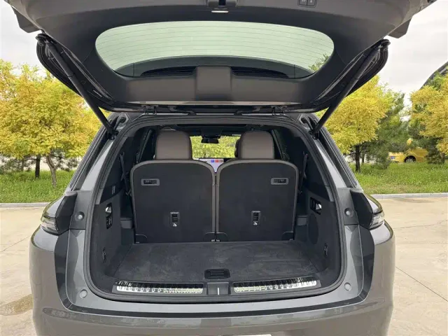 Li Auto L8 — Фото автомобиля 22