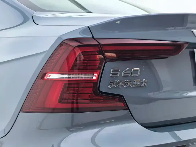 Volvo S60 — Фото автомобиля 27