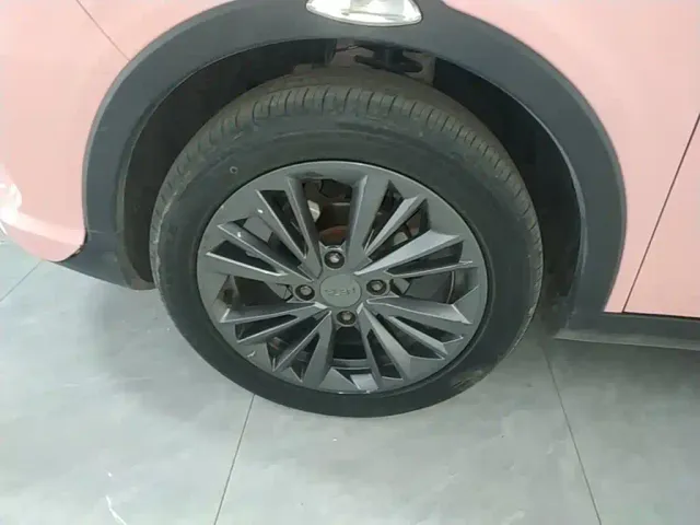 Nezha Auto Nezha V 2022 Trend 400 Lite Pink Custom Edition — Фото автомобиля 24
