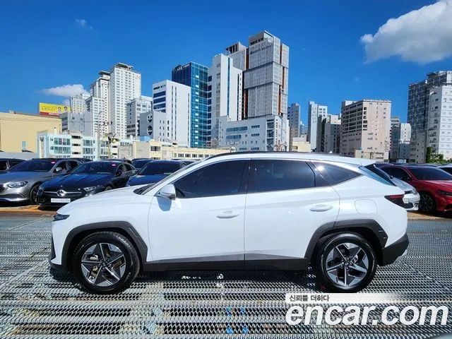 Hyundai Tucson Новый Tucson (NX4) Бензин 1.6 Turbo 4WD — Фото автомобиля 3