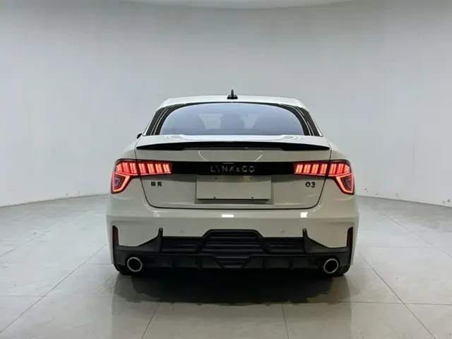 Lynk & Co 03 — Фото автомобиля 5