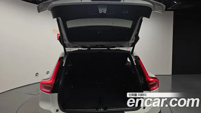 Вольво XC40 B4 Ultimate Bright — Фото автомобиля 20