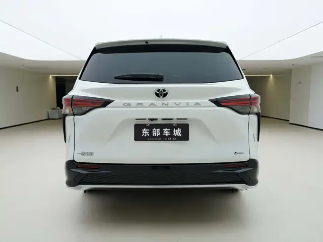 Toyota Granvia — Фото автомобиля 4
