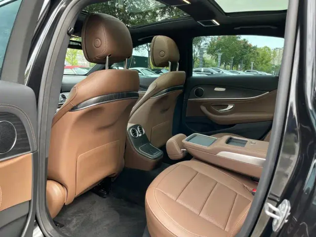 Mercedes-Benz E-Class — Фото автомобиля 13