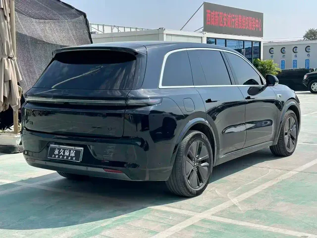 Li Auto L8 — Фото автомобиля 5