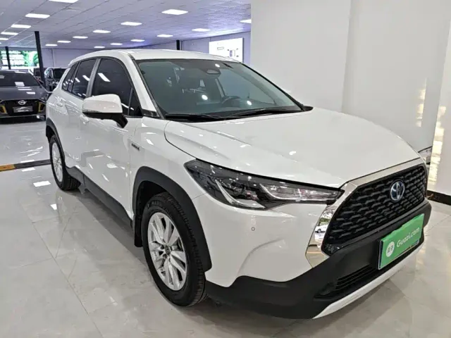 Toyota Corolla Cross — Фото автомобиля 3