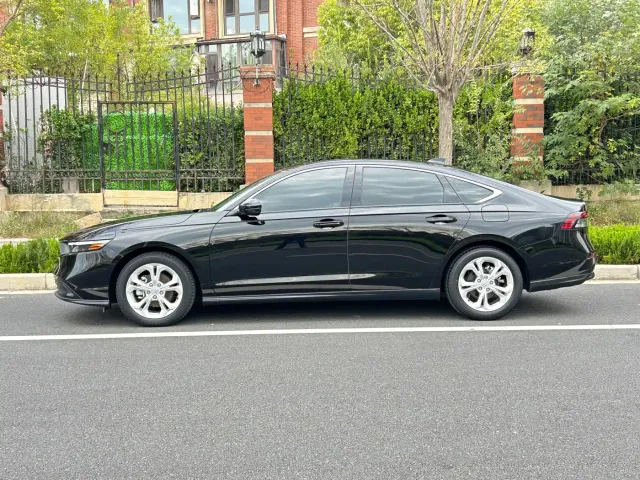 Honda Accord — Фото автомобиля 3