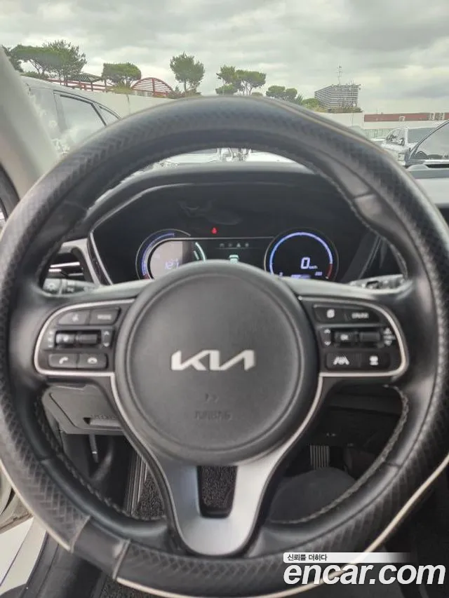 Kia Niro — Фото автомобиля 9