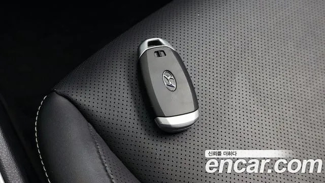 Hyundai Venue — Фото автомобиля 16