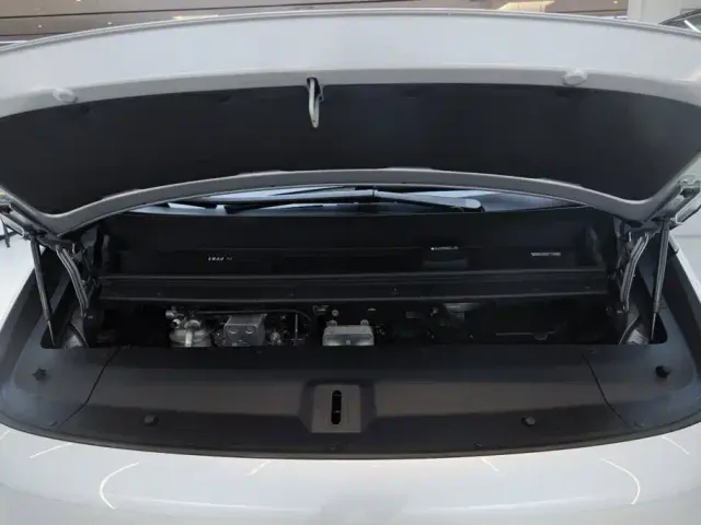 Li Auto MEGA — Фото автомобиля 20
