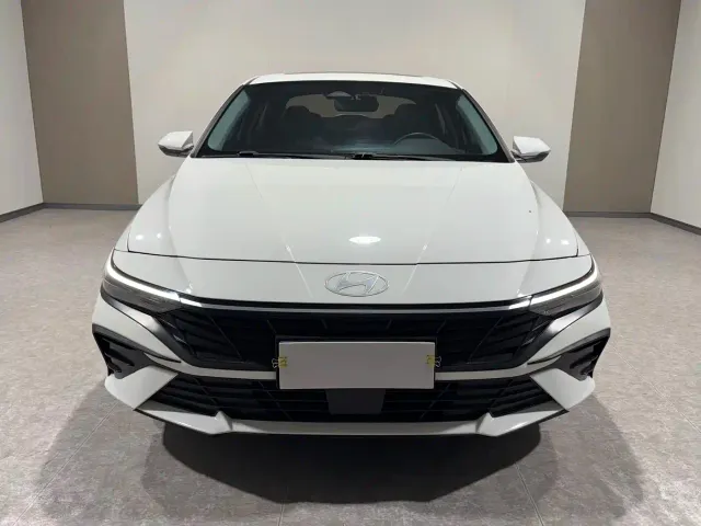 Hyundai Elantra — Фото автомобиля 3