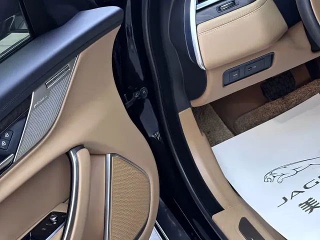 Jaguar XFL — Фото автомобиля 12