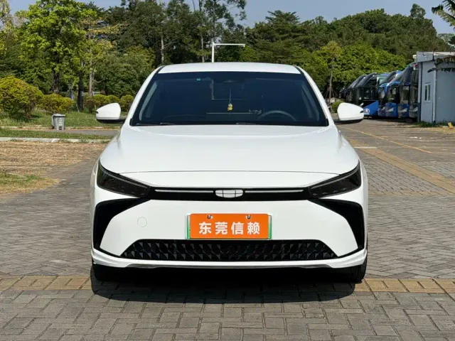 Geely Geometry G6 — Фото автомобиля 3