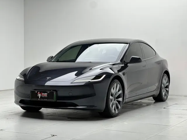 Фотография автомобиля — Tesla Model 3