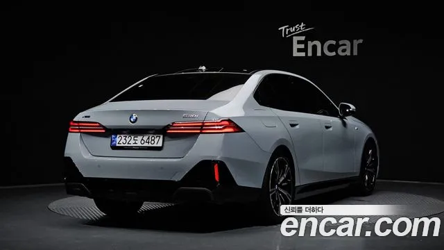 BMW 5-Series 5 серия (G60) 530i xDrive M Sport — Фото автомобиля 2