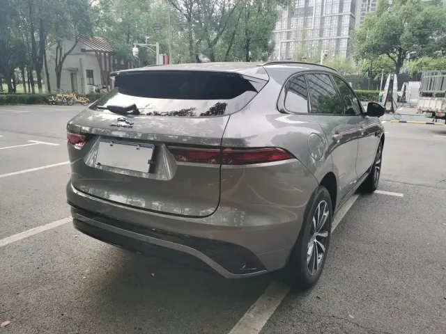 Jaguar F-Pace — Фото автомобиля 4